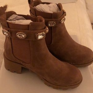 Ankle boots NWOT 💖